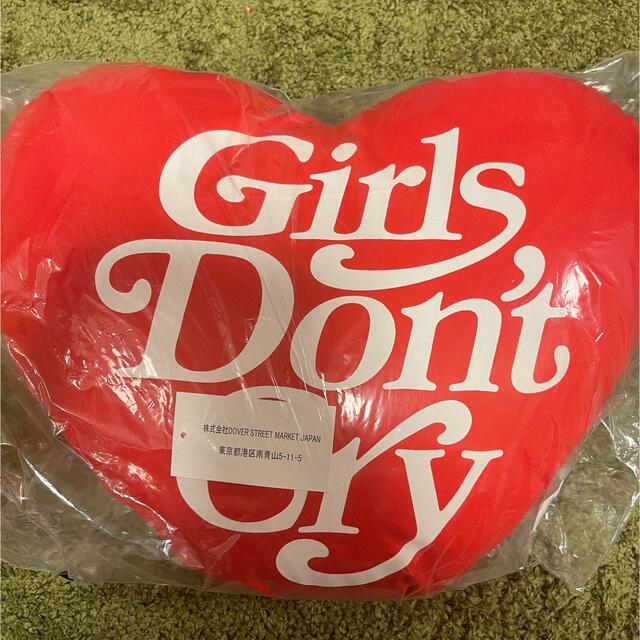 Supreme(シュプリーム)のGirls Don't Cry 伊勢丹 クッション ピロー 新品未開封 インテリア/住まい/日用品のインテリア小物(クッション)の商品写真