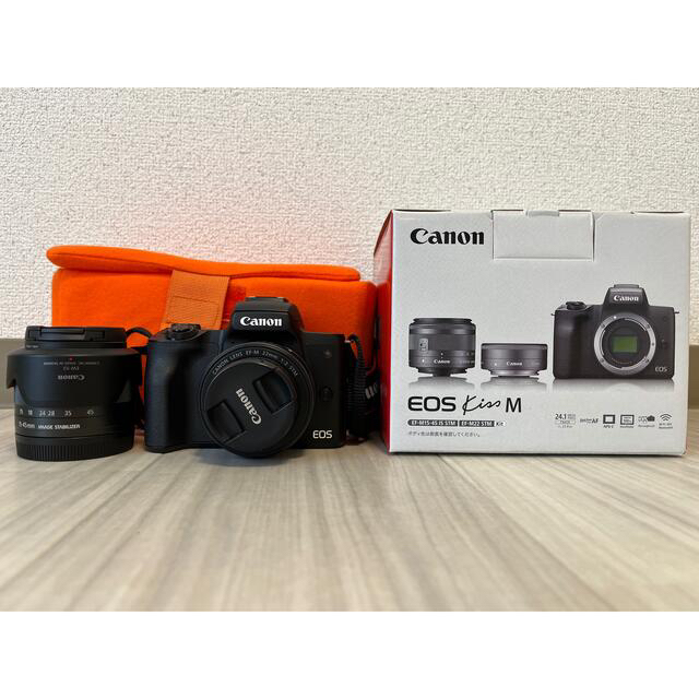 Canon(キヤノン)のCanon  EOS KISS M Wレンズキット BK スマホ/家電/カメラのカメラ(ミラーレス一眼)の商品写真