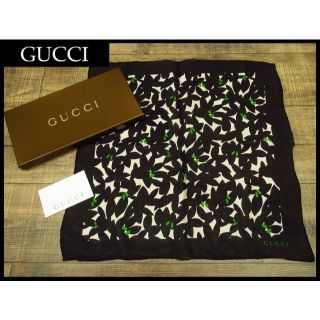 グッチ(Gucci)の美品 イタリア製 グッチ 花柄 フラワー 絹 100% ハンカチ スカーフ 黒(バンダナ/スカーフ)