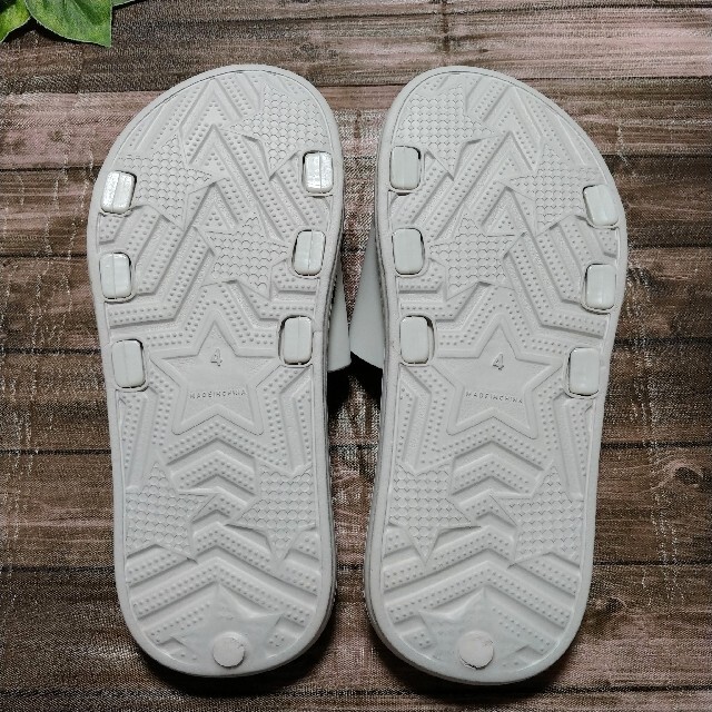 PEANUTS(ピーナッツ)のスヌーピー　ダイカットEVAサンダル　ダイカットサンダル　サンダル　Ⅶグレー24 レディースの靴/シューズ(サンダル)の商品写真