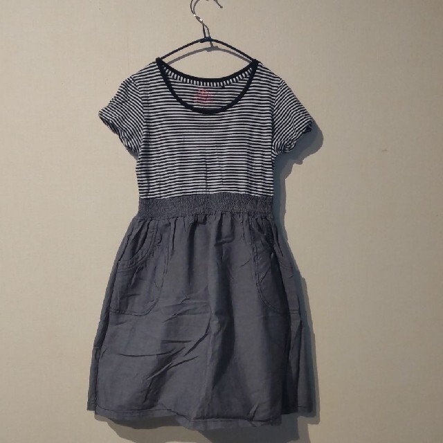 UNIQLO(ユニクロ)の140 UNIQLO ボーダー ワンピース 匿名配送 キッズ/ベビー/マタニティのキッズ服女の子用(90cm~)(ワンピース)の商品写真