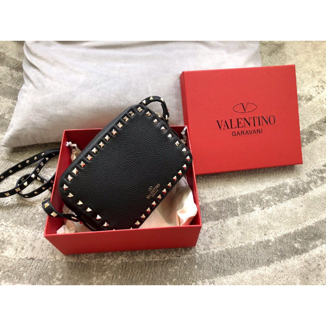 VALENTINO ロックスタッズ スモール クロスボディバッグ