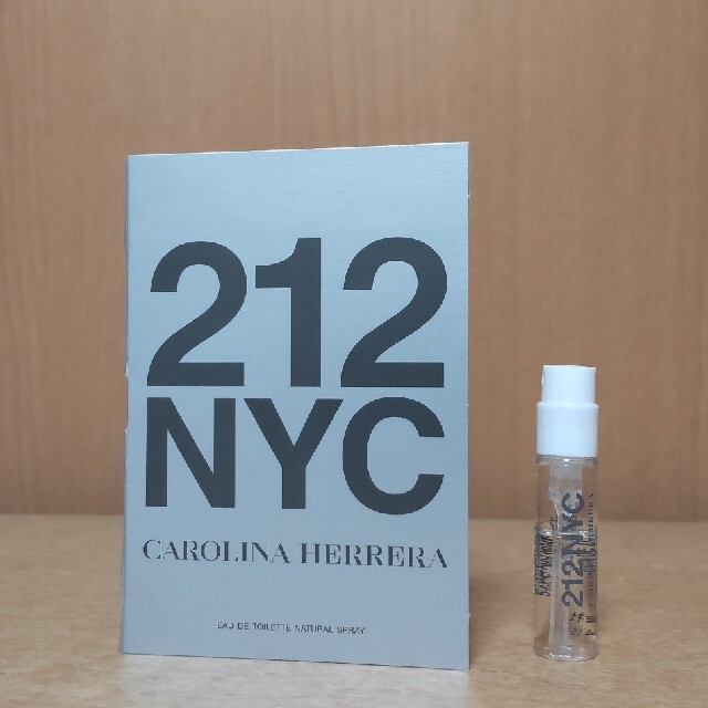 CAROLINA HERRERA(キャロライナヘレナ)のキャロライナ　ヘレラ　212 オーデトワレ コスメ/美容の香水(香水(女性用))の商品写真