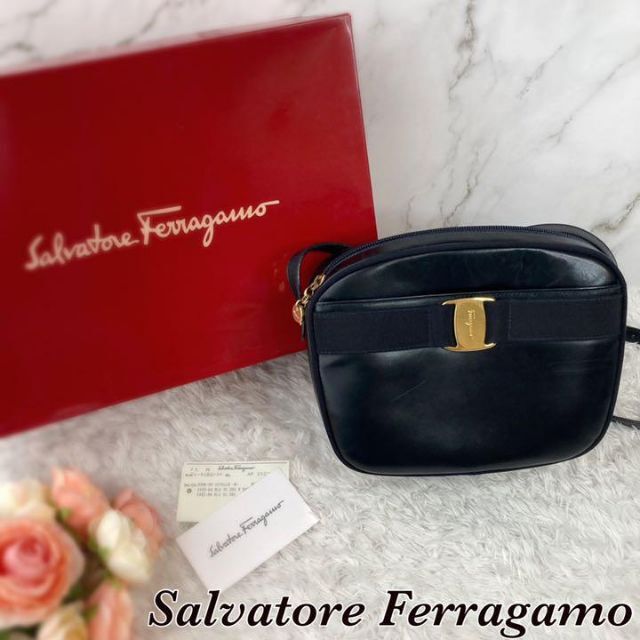 Salvatore Ferragamo ネイビー　ショルダーバッグ　イタリア製