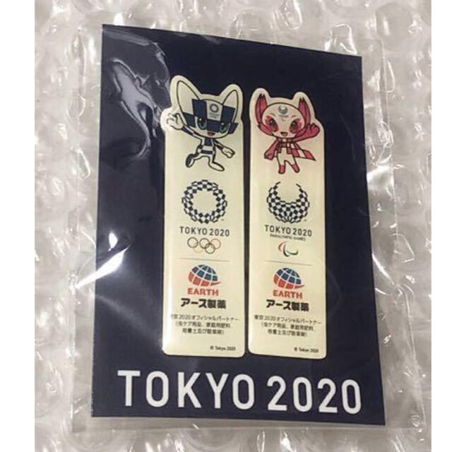 東京2020オリンピック　アース製薬　ピンバッジ　ピンバッチ　2種 エンタメ/ホビーのコレクション(ノベルティグッズ)の商品写真