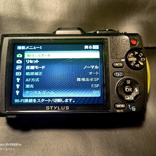 OLYMPUS(オリンパス)のOLYMPUS　TG-4。 スマホ/家電/カメラのカメラ(コンパクトデジタルカメラ)の商品写真