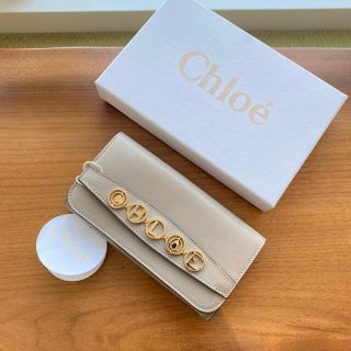 クロエ(Chloe)のラスト１【新品】Chloe クロエ ロゴ 長財布 フラップタイプ グレージュ(財布)