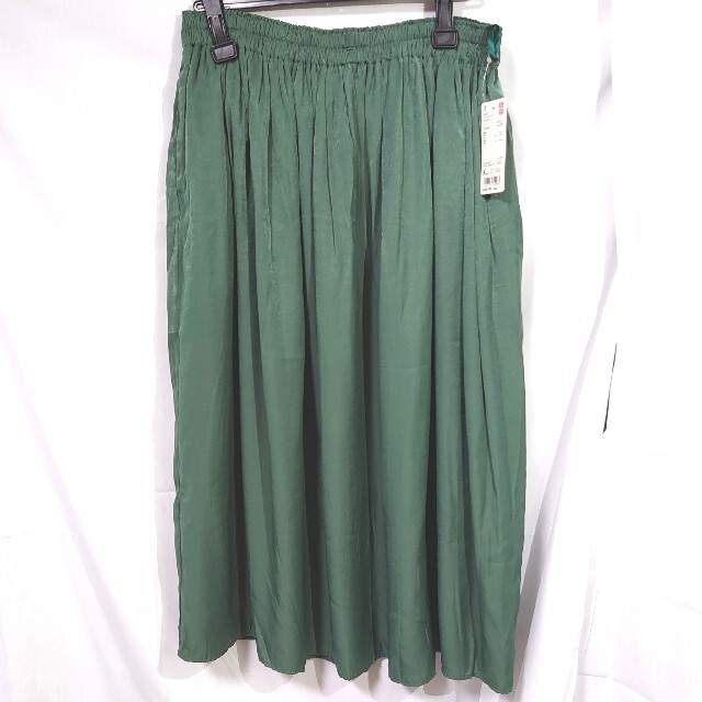 UNIQLO(ユニクロ)の新品 未使用 ユニクロ ドレーブギャザーロングスカート XL グリーン レディースのスカート(ひざ丈スカート)の商品写真