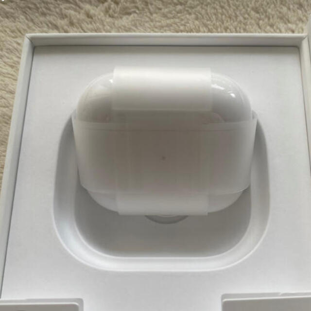 Apple(アップル)のApple Airpods (第3世代) MME73J/A エアポッズ スマホ/家電/カメラのオーディオ機器(ヘッドフォン/イヤフォン)の商品写真