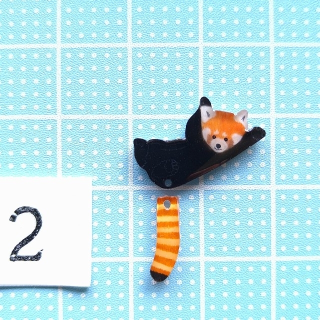 現品 レッサーパンダ(滑り) ② クリップ ハンドメイドのアクセサリー(チャーム)の商品写真