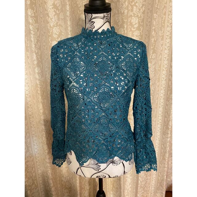 Lily Brown(リリーブラウン)のケミカルレーストップス ターコイズブルー グリーン レディースのトップス(シャツ/ブラウス(長袖/七分))の商品写真