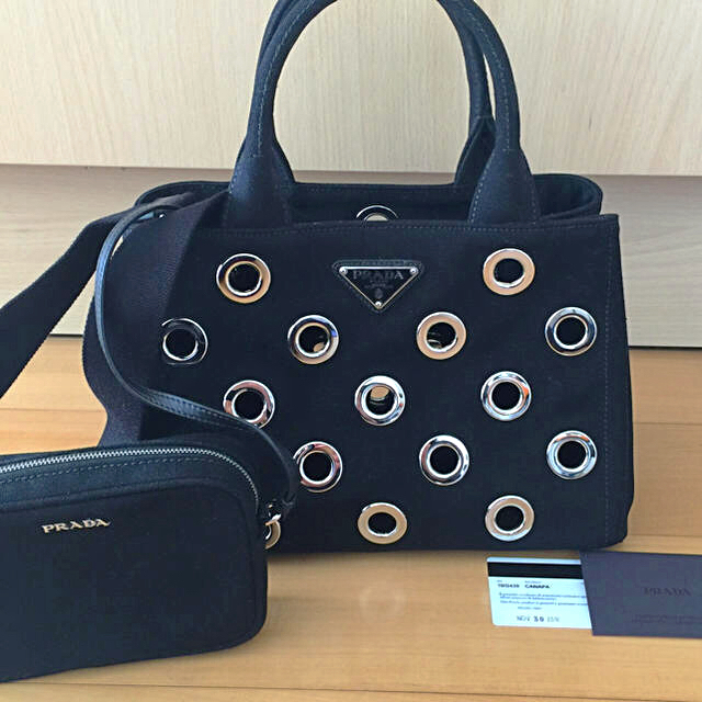全ての PRADA プラダ新品❤️大人気色黒のパンチングカナパSサイズ