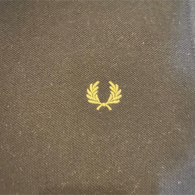 FRED PERRY(フレッドペリー)のフレッドペリー ポロシャツ M12 イングランド製 黒×ゴールド 36 メンズのトップス(ポロシャツ)の商品写真