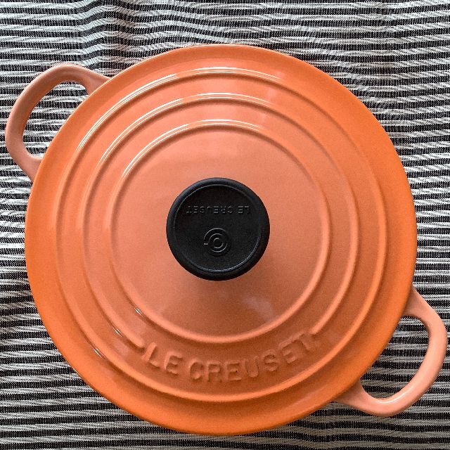 LE CREUSET(ルクルーゼ)の【夏セール！ルクルーゼジャポン正規品】ココットロンド18センチ ピーチピンク インテリア/住まい/日用品のキッチン/食器(鍋/フライパン)の商品写真