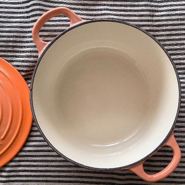 LE CREUSET(ルクルーゼ)の【夏セール！ルクルーゼジャポン正規品】ココットロンド18センチ ピーチピンク インテリア/住まい/日用品のキッチン/食器(鍋/フライパン)の商品写真