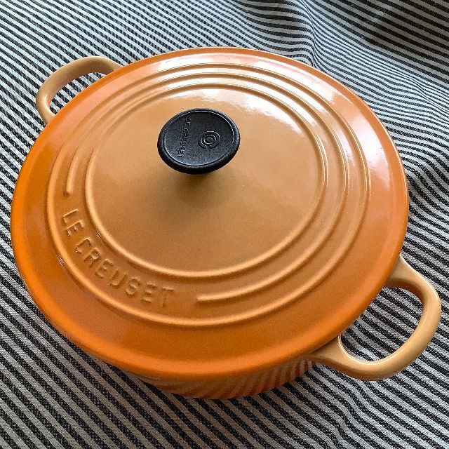 LE CREUSET(ルクルーゼ)の【フランス直輸入】ルクルーゼ ココットロンド 22センチ オレンジブロッサム インテリア/住まい/日用品のキッチン/食器(鍋/フライパン)の商品写真