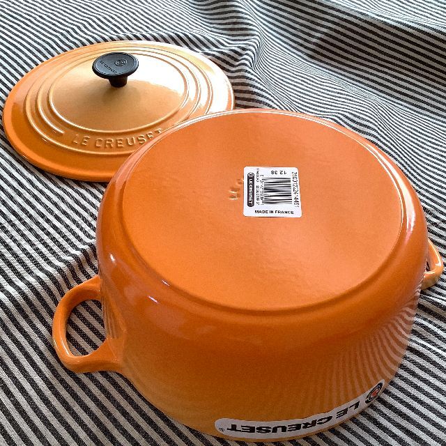 LE CREUSET(ルクルーゼ)の【フランス直輸入】ルクルーゼ ココットロンド 22センチ オレンジブロッサム インテリア/住まい/日用品のキッチン/食器(鍋/フライパン)の商品写真