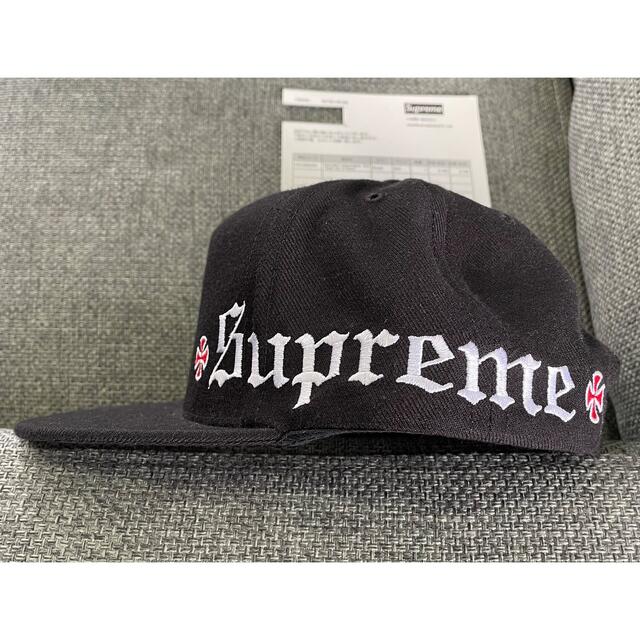 Supreme(シュプリーム)のSupreme Independent Old English 5-Panel メンズの帽子(キャップ)の商品写真