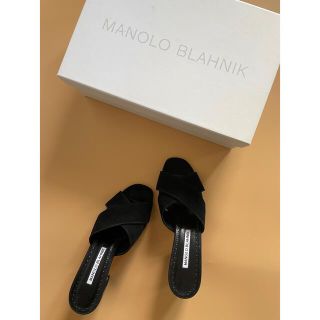 マノロブラニク(MANOLO BLAHNIK)のマノロブラニク　ブラックスウェードサンダルお値下げ(サンダル)