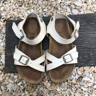 ビルケンシュトック(BIRKENSTOCK)の22.5cm  ホワイト　白　サンダル(サンダル)