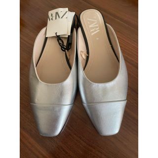 ザラ(ZARA)のzara レザーミュール　サンダル　シルバー(ミュール)