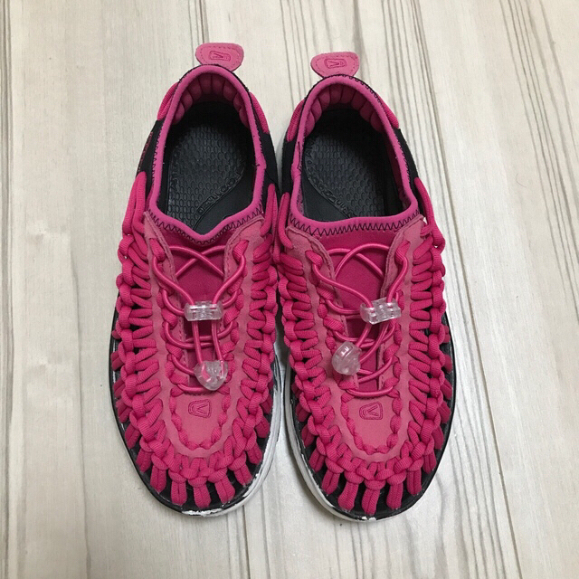 keen UNEEK  キッズ　23㎝