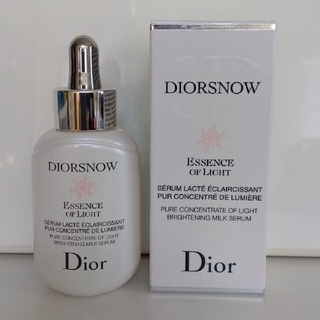 ディオール(Dior)のDior　スノーエッセンス　オブ　ライト（薬用美容液）保湿クリーム付き(美容液)