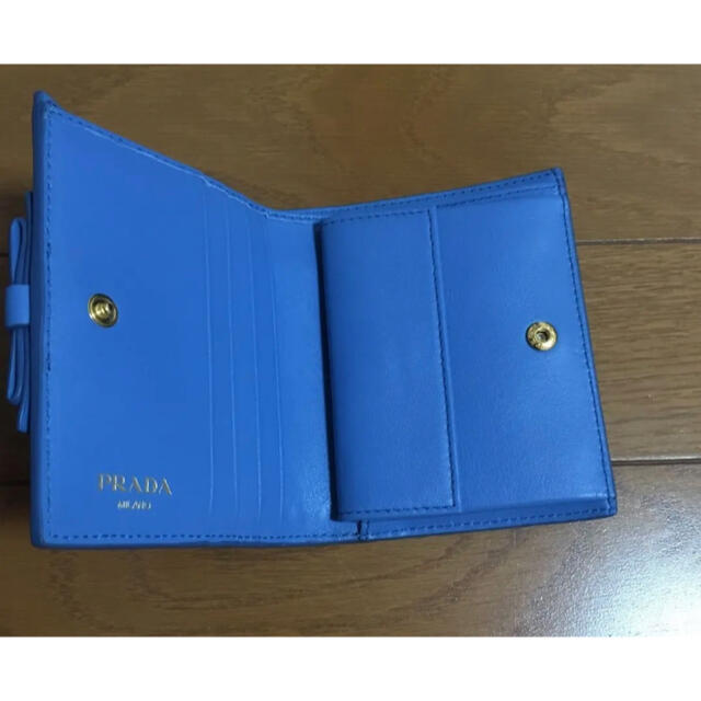 PRADA(プラダ)のPRADA 二つ折り お財布 ブルー　水色 レディースのファッション小物(財布)の商品写真