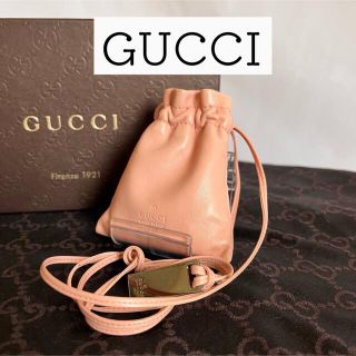 グッチ(Gucci)の【レア】グッチ　GUCCI  レザー　ピンク　小物入れ　ポーチ　グッチプレート(ポーチ)