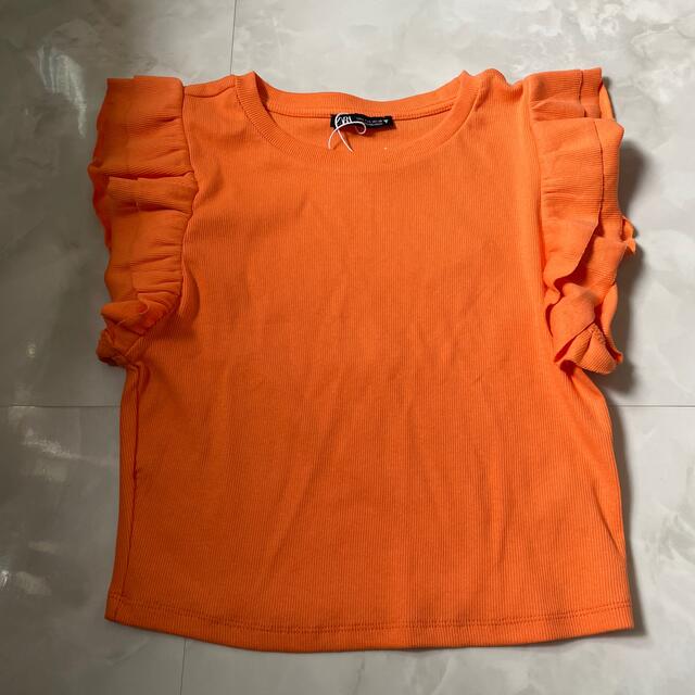 ZARA(ザラ)のZARA 肩フリルトップス 新品 レディースのトップス(カットソー(半袖/袖なし))の商品写真