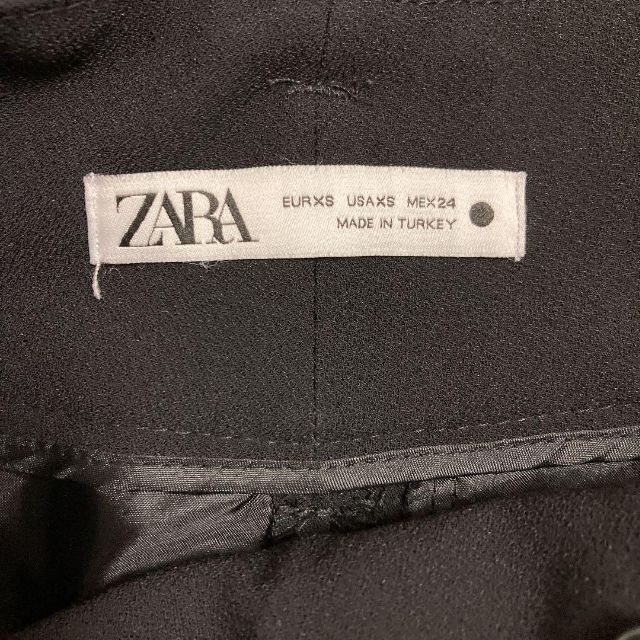 ZARA(ザラ)のZARA パンツ レディースのパンツ(クロップドパンツ)の商品写真