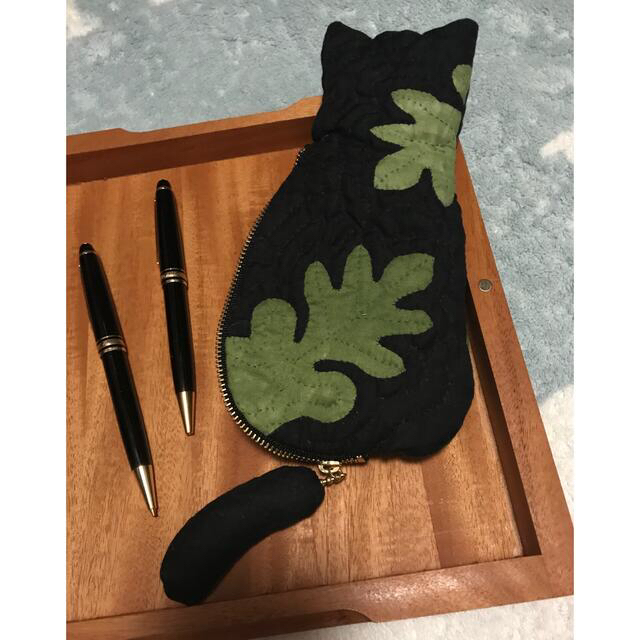 ハンドメイド　ハワイアンキルト 黒猫とウル(パンの木)のペンケース