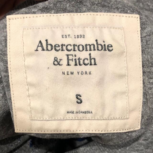 Abercrombie&Fitch(アバクロンビーアンドフィッチ)のAbercrombie&Fitch アバクロ　Tシャツ　半袖　Sサイズ　グレー メンズのトップス(Tシャツ/カットソー(半袖/袖なし))の商品写真