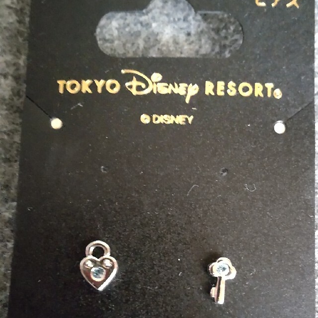 ゴールドの Disney K10 ミッキーピアス セットの通販 By M ディズニーならラクマ 東京ディズニーリゾート ティンカーベル ピアス ケース