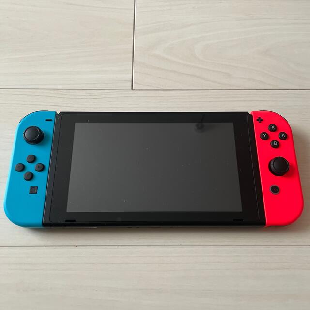 Nintendo Switch(ニンテンドースイッチ)の美品Nintendo Switch本体ネオンブルー&ネオンレッド エンタメ/ホビーのゲームソフト/ゲーム機本体(家庭用ゲーム機本体)の商品写真