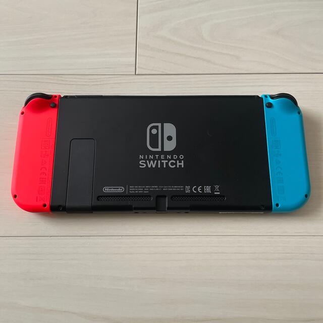 Nintendo Switch(ニンテンドースイッチ)の美品Nintendo Switch本体ネオンブルー&ネオンレッド エンタメ/ホビーのゲームソフト/ゲーム機本体(家庭用ゲーム機本体)の商品写真