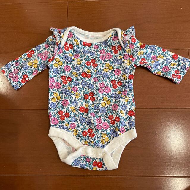 babyGAP(ベビーギャップ)のbabygap 花柄ボディスーツ キッズ/ベビー/マタニティのベビー服(~85cm)(肌着/下着)の商品写真