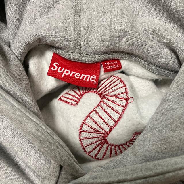 Supreme(シュプリーム)のシュプリーム Supreme S Logo Hooded Sweatshirt メンズのトップス(パーカー)の商品写真