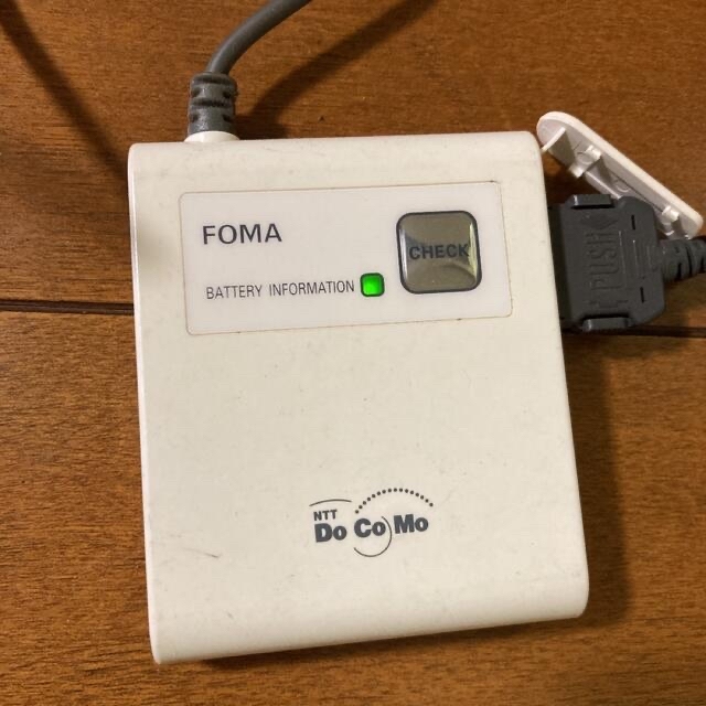 NTTドコモ FOMA ACアダプタ 01 日本製 スマホ/家電/カメラのスマートフォン/携帯電話(バッテリー/充電器)の商品写真