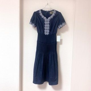 レリアン(leilian)のインポートロッサ❤️新品❤️刺繍レースとプリーツが綺麗な半袖ワンピース42(ひざ丈ワンピース)