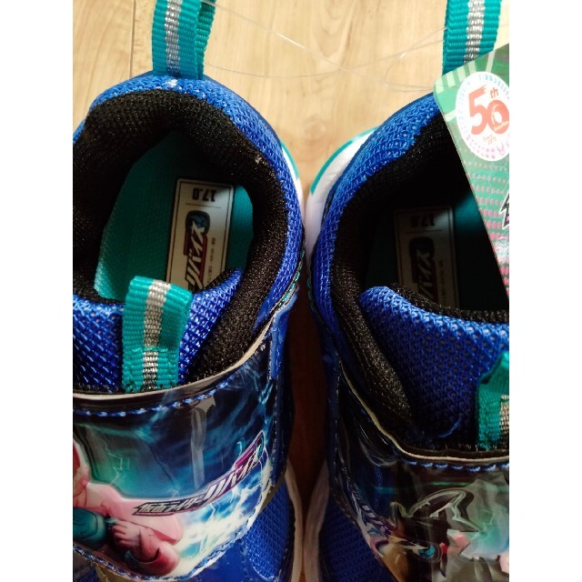 BANDAI(バンダイ)の仮面ライダーリバイス　スニーカー キッズ/ベビー/マタニティのキッズ靴/シューズ(15cm~)(スニーカー)の商品写真