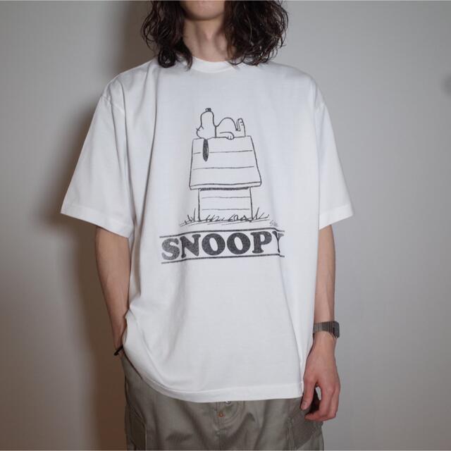 COMOLI(コモリ)のblurhms SNOOPY PRINT TEE BIG LIE DOWN メンズのトップス(Tシャツ/カットソー(半袖/袖なし))の商品写真