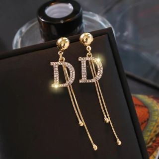 ꫛꫀꪝ◇インポートピアス◇大人気再入荷◇Dモチーフロングタッセル