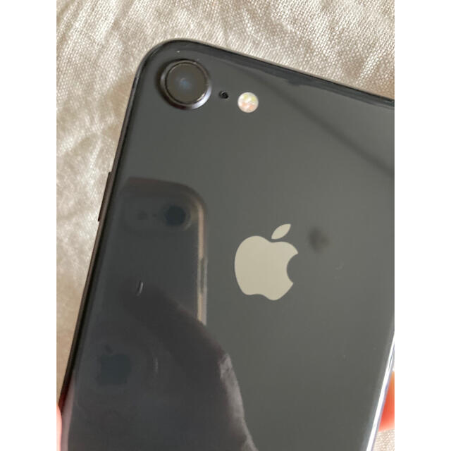 Apple(アップル)のiPhone8 au版　64GB スペースグレイ スマホ/家電/カメラのスマートフォン/携帯電話(スマートフォン本体)の商品写真