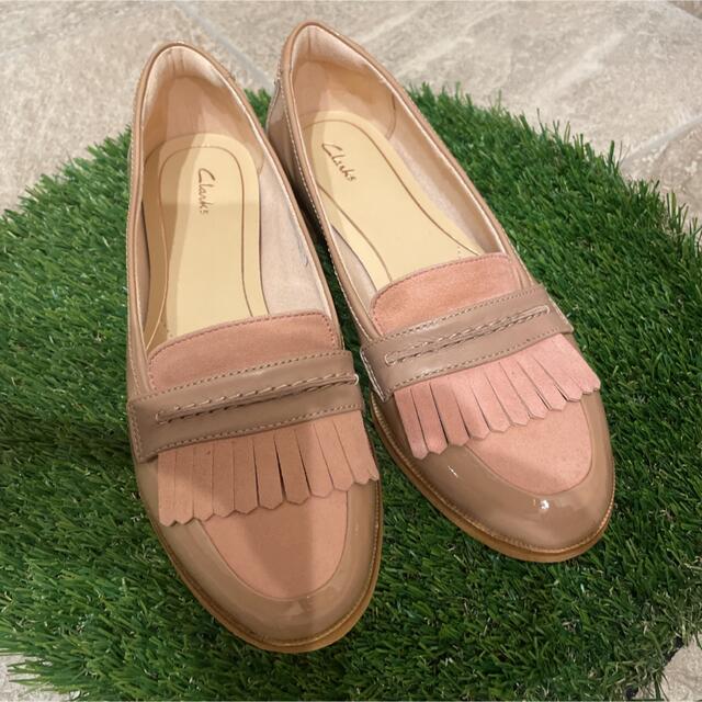 CLARKS ローファー風パンプス　エナメル素材