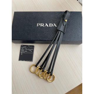 プラダ(PRADA)のPRADA プラダ バッグチャーム 1TL117 ブラック サフィアーノ(キーホルダー)