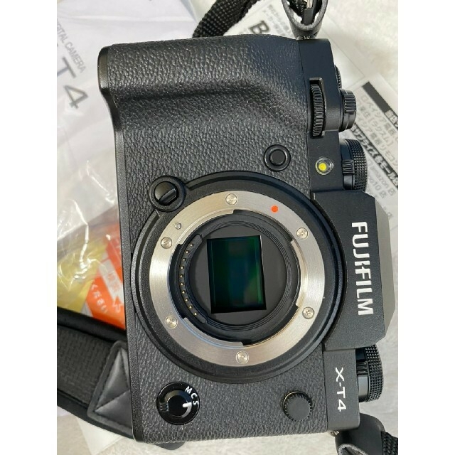富士フイルム(フジフイルム)の富士フイルム　XT4　XF16-80mm　美品　ブラック　Fujifilm スマホ/家電/カメラのカメラ(デジタル一眼)の商品写真