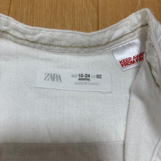 ZARA(ザラ)のZARA 92 白シャツ　男の子 キッズ/ベビー/マタニティのキッズ服男の子用(90cm~)(Tシャツ/カットソー)の商品写真