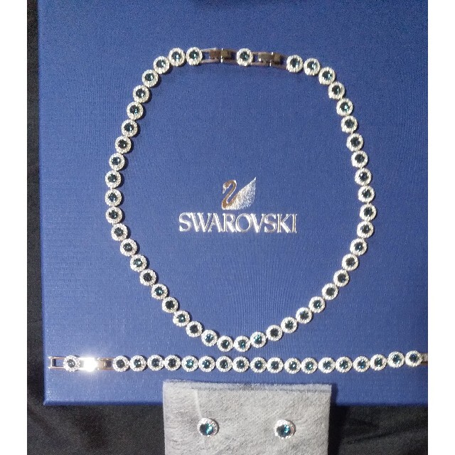 SWAROVSKI(スワロフスキー)の★スワロフスキー社製★ネックレス・ブレスレット・ピアス★3点セット★中央ブルー系 レディースのアクセサリー(ネックレス)の商品写真