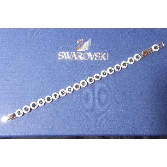 SWAROVSKI(スワロフスキー)の★スワロフスキー社製★ネックレス・ブレスレット・ピアス★3点セット★中央ブルー系 レディースのアクセサリー(ネックレス)の商品写真